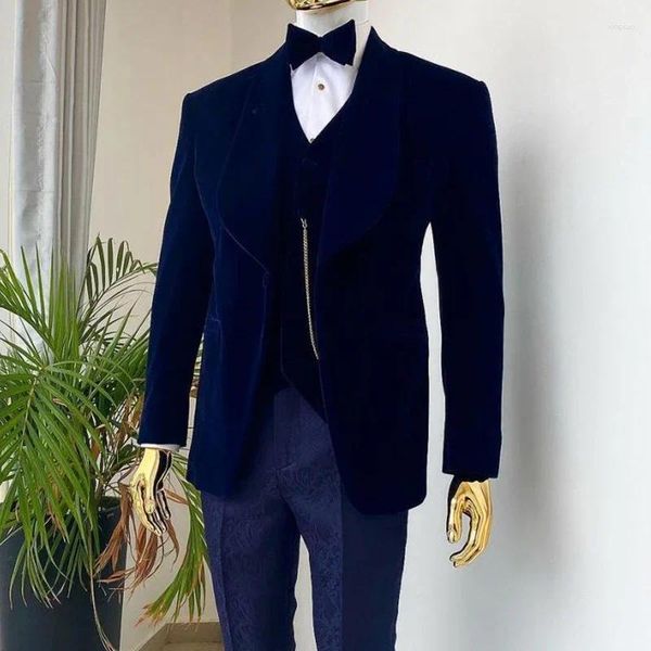 Trajes para hombre, esmoquin de boda de terciopelo de 3 piezas para novio, chaqueta de moda ajustada para hombre con pantalones florales, chaleco 2024