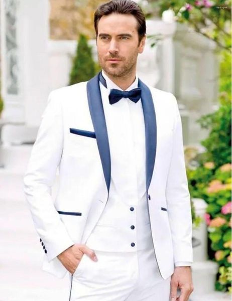 Costumes pour hommes Arrivées Un bouton Blanc Tuxedos de marié Châle Revers Garçons d'honneur Mariage pour hommes (veste pantalon gilet)