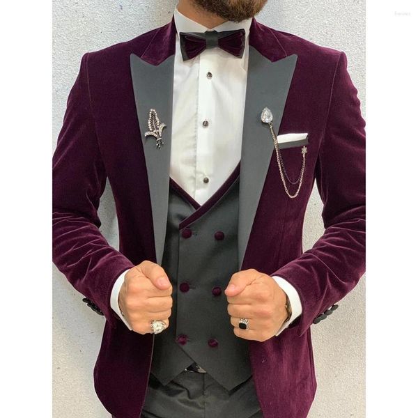 Trajes para hombres Blazer Hombres Slim Fit Lujo Gris Solapa en pico Terciopelo rojo purpúreo Un solo pecho Terno Masculinos Completo Chaqueta Pantalones Chaleco