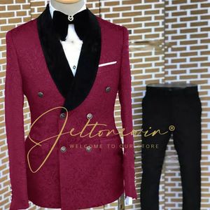 Costumes pour hommes Blazers Bordeaux Jacquard hommes costume coupe ajustée Double boutonnage costumes de mariage pour hommes costumes de bal formel smoking 2 pièces Blazer pantalon ensembles 231027