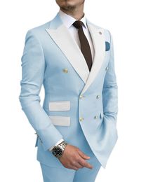 Trajes para hombres Blazers Disfraces Pour Hommes Chaqueta para fumar azul claro Pantalones Botones dorados Vestido de esmoquin para fiesta Hombres de doble botonadura para el novio de la boda 231012