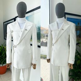 Herenpakken blazers modeontwerp 2 stuks witte mannen pakken twee gespen op maat gemaakt op maat gemaakte knappe pakken formeel feestpak coatroon 230509