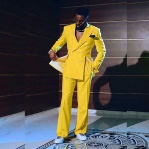 Costumes pour hommes Blazers Fashion Yellow Mens Style Special Double Chest Peak Papel Luxury Veste 2 pièces Pantalon Pantalon Q240507