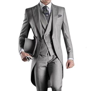 Costumes pour hommes Blazers Gris Mariage Hommes Queue Manteau 3 Pièce Groom Tuxedo pour Prom Formelle Costumes Masculins Ensemble De Mode Veste avec Pantalon Gilet 230505