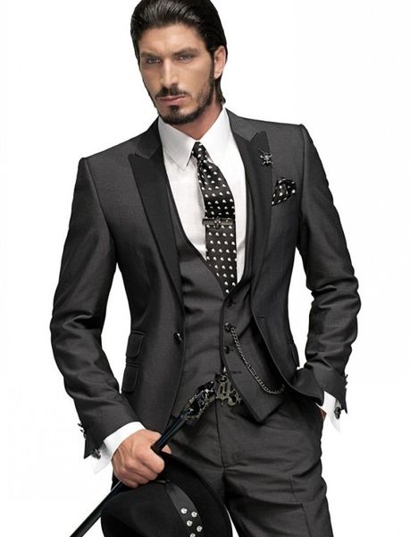 Trajes de hombre Blazers Novios Esmoquin Slim Fit Un botón Gris carbón Mejor hombre Pico Negro Solapa Padrinos de boda Hombres Boda (Chaqueta + Pantalones Chaleco de corbata) H751