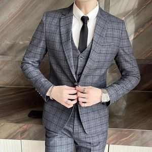 Costumes pour hommes Blazers Veste Gilet Pantalon Trois pièces Mâle Formel Business Plaids Costume Marié Robe de mariée Plaid Rayé Mens Costume Taille S-5XL 231116