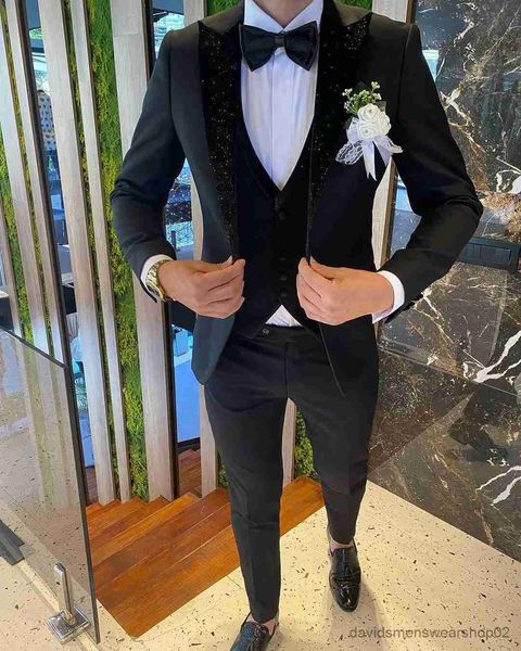 Trajes para hombres Blazers Últimos diseños elegantes Trajes formales para hombre negros hechos a medida Traje de vestir de novio con solapa brillante de 3 piezas para boda Blazer masculino ajustado