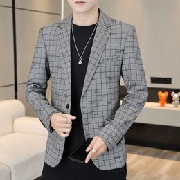 Costumes pour hommes Blazers Mode masculine Version coréenne Casual Gentleman Plaid Beau Tout confortable Style italien Hôte de mariage Blazer 230912