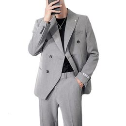 Herenpakken Blazers herenpakken blazers jas broek licht gekookte Koreaanse stijl slanke fit dubbele breasted casual losse suit vaste kleur 230427