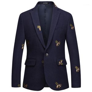 Trajes de hombre Blazers para hombre 2023 Otoño Invierno traje chaquetas moda lujosa abeja bordado chaqueta de lana boda negocios cantantes de graduación