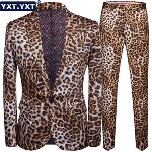 Trajes para hombres Blazers Conjuntos de pantalones para hombres 2023 Nuevo en estilo con estampado de leopardo Traje Blazer Chaqueta Pantalones Formal Fiesta de lujo Celebrity Star Suit Q231025