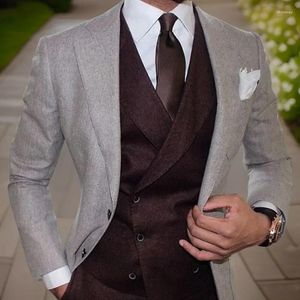 Costumes pour hommes Hommes d'affaires avec gilet de café Tuxedo de mariage formel pour le marié Slim Fit Costume de mode 3 pièces (veste pantalon gilet) 2024
