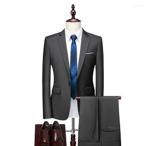 Herenpakken Klassiek Donkergrijs Mannen Pak Sets Avond Diner Gastheer Slim Fit Kostuums 2 Stuks Bruiloft Stalknecht Mode Blazer Broeken outfits