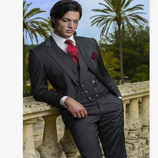 Trajes para hombres Diseño clásico Hombres Smolking Noivo Terno Slim Fit Noche para el novio de carbón Esmoquin Cena Fiesta Brideg