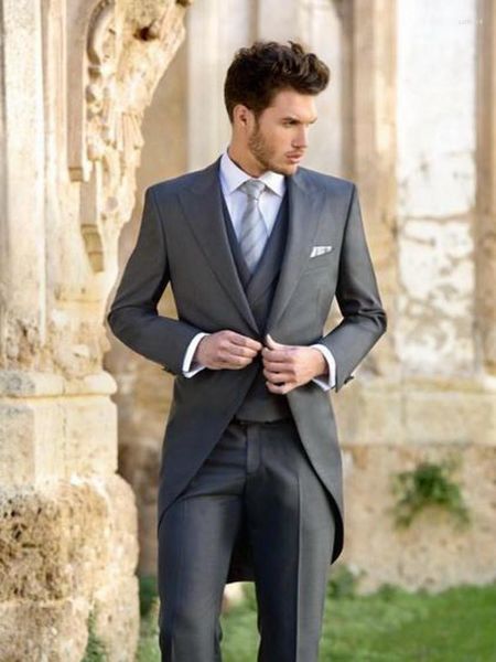 Trajes de hombre Traje de estilo clásico de la mañana Esmoquin de novio guapo Vestido de fiesta de graduación de boda de hombre por encargo (chaqueta pantalones chaleco corbata) H: 035