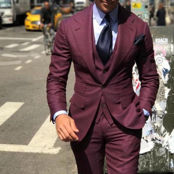 Trajes para hombre, esmoquin de boda de color burdeos personalizado, traje de novio entallado para hombre, traje de padrino de boda de 3 piezas, chaqueta Formal de negocios, chaleco y pantalones