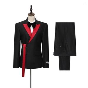 Costumes masculins à double seins noirs avec costume de ceinture rouge