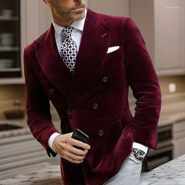 Trajes de hombre Chaqueta de fumar de terciopelo de doble botonadura para la cena Traje de hombre de estilo italiano Blazer Elegante abrigo de moda masculina Fiesta de graduación de boda