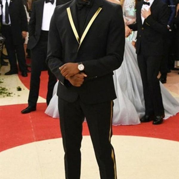 Costumes pour hommes Fashion Gold Revers Handsome Black Set Groom Tuxedos Wedding Party Dinner Prom Blazer Design