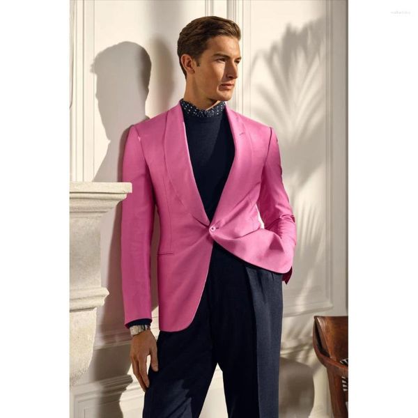 Trajes de hombre moda chaqueta hecha a medida chaqueta rosa pantalones negros 2 piezas Slim Fit un solo pecho chal solapa elegante 2023