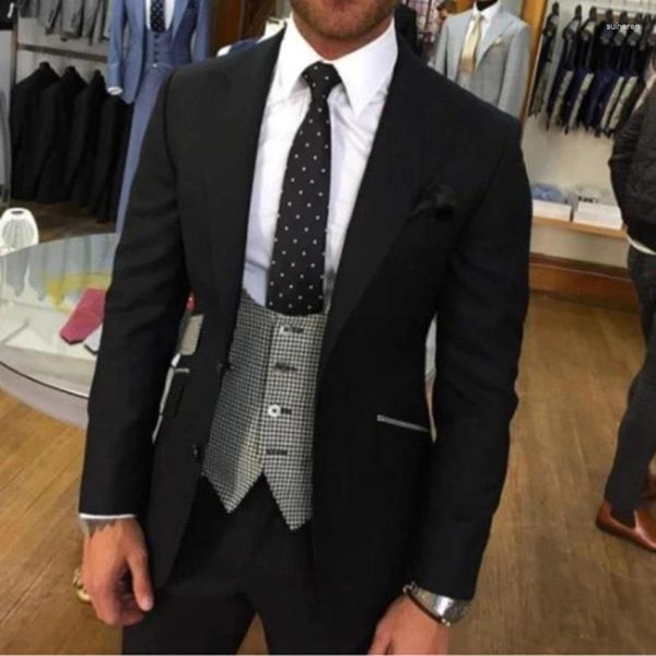 Trajes para hombres Hombres formales Negro Un solo pecho Solapa en pico Plana Flaco Blazer Elegante Chaqueta de 3 piezas Pantalones Chaleco Paño masculino hecho a medida