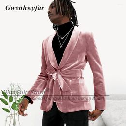 Costumes pour hommes GN conçu rose velours hommes costume blazer pantalon 2023 poche plaquée jeune mode soirée smoking veste avec ceinture