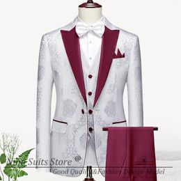 Costumes pour hommes GN Luxe Blanc Jacquard Hommes Tuxedos Blazer avec revers bordeaux 2024 sur mesure 3 pièces Mariage Groom Wear Formel