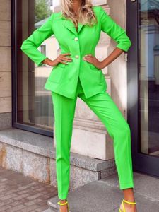 Costumes pour hommes, ensembles verts pour femmes, 2 pièces, revers cranté, robe sur mesure, coupe cintrée, pantalon élégant, 2023