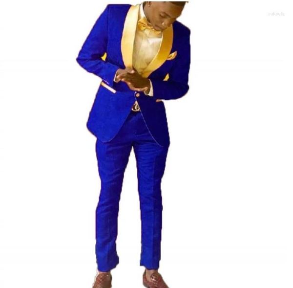 Trajes de hombre padrinos de boda azul real novio esmoquin chal solapa dorada hombres 2 piezas boda novio (chaqueta pantalones corbata)