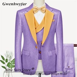 Suisses masculines Gwenhwyfar Lavender Paisley Tuxedos Groom Wedding Costume Custom Custom Gold For