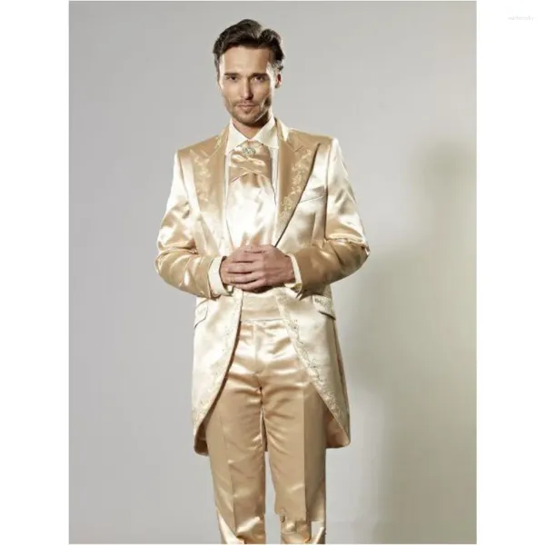 Trajes para hombres Último diseño de pantalón y abrigo Traje italiano de satén con bordado dorado para hombre Slim Fit Tuxedo 2 piezas Blazers Custom Groom Prom Terno Masculino