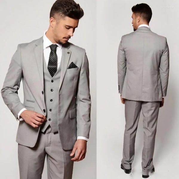 Trajes de hombre gris claro de tres piezas para hombre, abrigo hecho a medida, chaleco, diseños de pantalones, esmoquin para novio, chaqueta Formal de negocios con dos botones