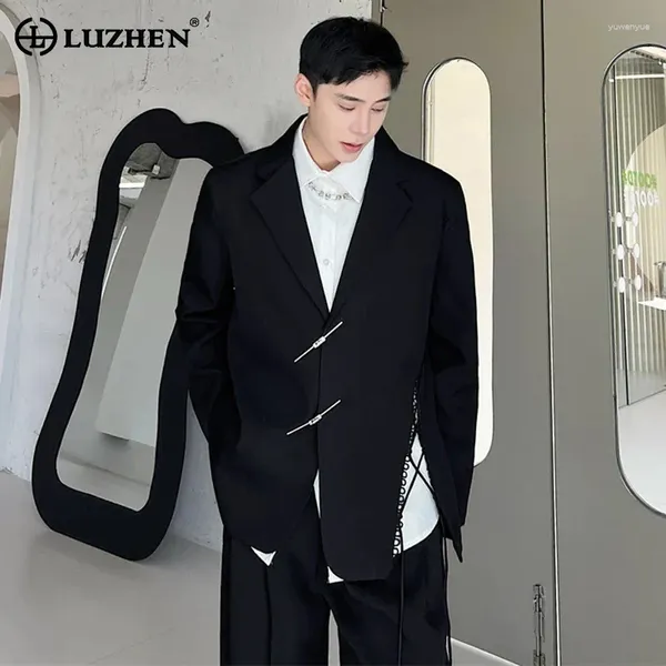 Costumes masculins Luzhen asymétrique design d'épissage veste de blazer élégant boucle en métal couleur couleur lâche occasionnelle des vêtements d'extérieur 2024 printemps lz3108