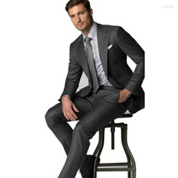 Costumes pour hommes 2023 gris foncé à carreaux rayure hommes coupe ajustée costume d'affaires hommes de haute qualité sur mesure mâle veste de smoking de mariage