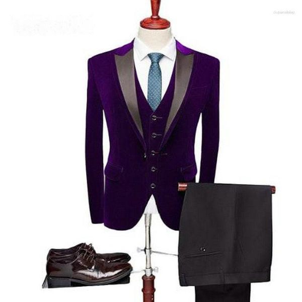 Costumes pour hommes Hommes 2023 Mode Garçons d'honneur Marié Tuxedos Peaked Lapel Violet Velours Homme Veste Mariage Prom Party Homme Blazer Masculino