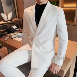 Herenpakken inkeping revers witte/zwarte trouwkleding riem ontwerp 2pcs jasbroek blazer brozer broken op maat gemaakte mannen sets feest slijtage outfit