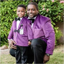 Herenpakken Purple Velvet Boy Slim Fit 2 stuks Vader en Son Familie dezelfde aangepaste jasbroek Outfits voor bruiloft Formele slijtage