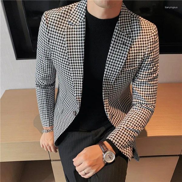 Trajes para hombres Blazers nítidos de rejilla en blanco y negro para hombres - Hermosa chaqueta estilo blazer informal de corte entallado con un solo botonadura y aberturas dobles en la espalda