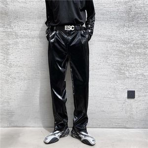 Costumes pour hommes Printemps 2022 Net Tendance Personnalité Streetwear Bright PU Cuir Pantalon Côté Taille Serrée Lâche Pantalons Décontractés Hommes Y4803