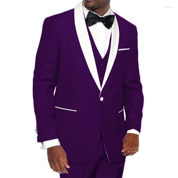 Trajes de hombre estilo hombres púrpura novio esmoquin chal blanco satén solapa padrinos de boda 3 piezas (chaqueta pantalones chaleco pajarita) D278