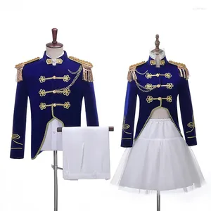 Herenkostuums Vintage heren koningsblauw uniformjas dames cosplay jurk prom kasteel outfits toneelkostuum met kettingen en schoudermarkering