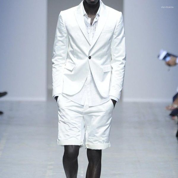 Trajes de hombre, traje blanco de verano para hombre con pantalón corto, esmoquin de playa informal de 2 piezas ajustado para padrinos de boda africanos, último diseño de abrigo