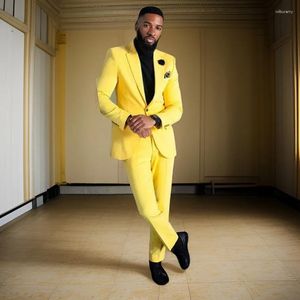 Trajes para hombres Hombres amarillos Slim Fit de un solo pecho para boda Fiesta de graduación Ropa de 2 piezas Novio Esmoquin Chaqueta de moda africana con pantalones