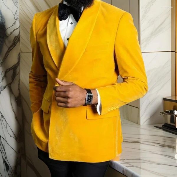 Trajes de hombre Terciopelo amarillo para hombres Chaqueta africana de doble botonadura 2 piezas Esmoquin para novio de boda Conjunto de moda Blazer con pantalones negros