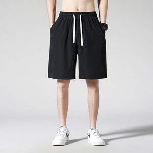 La nouvelle mode décontractée de créatrice d'été masculine grande avec des shorts sportifs à séchage rapide en soie glacée