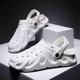 Sandales d'été pour hommes Homme Casual Outdoor Shoe Clog Anti-slip Home Bathing Slipper EVA Léger Flip Flop Fashion Croc pour Hommes H220412