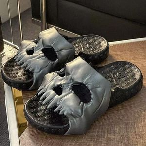 Mannen Zomer Zachte Zolen Slippers Mode Persoonlijkheid Schedel Decoratie Creatieve Outdoor Koppels Lichtgewicht Antislip Strand Sandalen