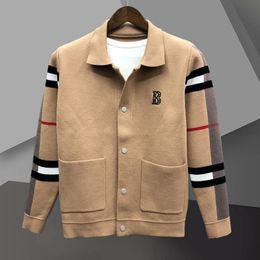 Männer Pullover 2023 Strickjacke Mode Marke Plus Größe Gespleißte Farbe Stricken Jacke Herbst Winter England Stil Tasche Männer 230831
