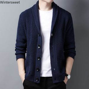 Suéteres para hombres 2023 Diseñador de lana de alta gama Grueso Invierno Marca Moda Cable Punto Suéter Abrigo Casual Ropa coreana 230904