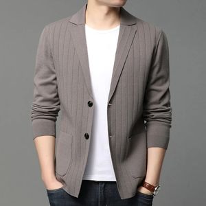 Pulls pour hommes 2023 Style Marque Casual Mode Slim Fit Stripe Costume Classique Hommes Tricoté Cardigan Veste Coréenne Blazer Manteaux Vêtements 231010